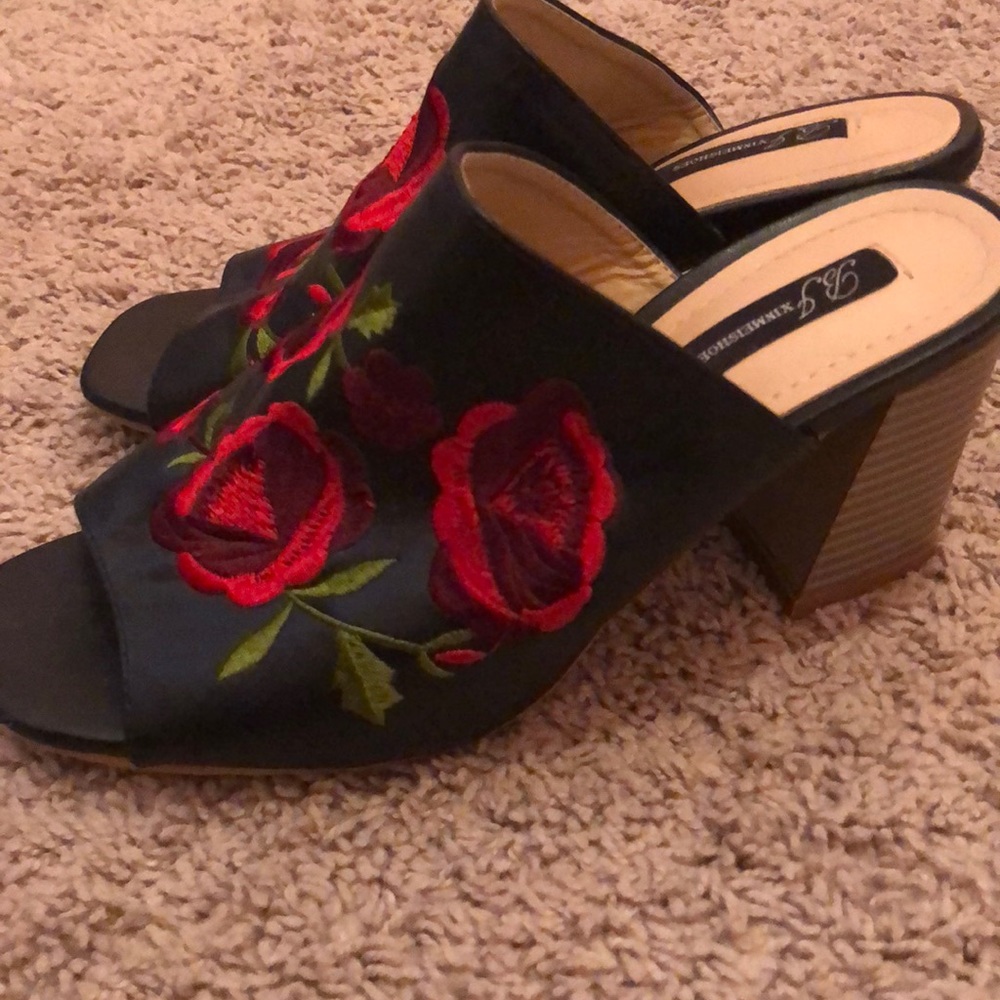 Rose mules